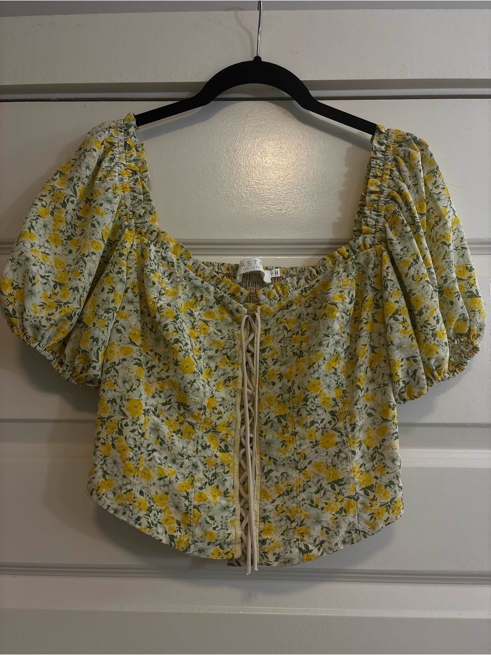 ASTR Floral Lace-Up Puff Sleeve Top